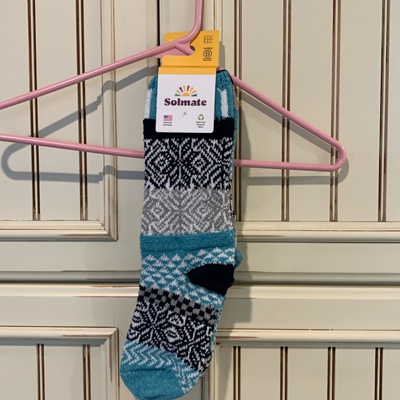 Soulmate, crew socks, size small fits women’s 6/8men’s 5/7 new snowfall print - Picture 1 of 5